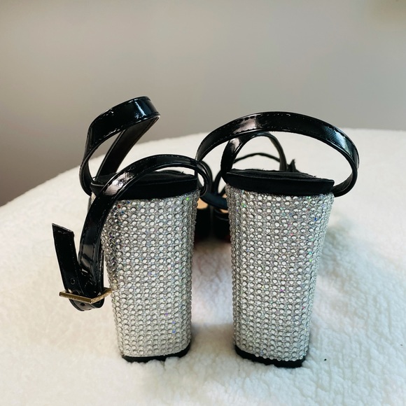 Open sandals with bedazzled heels - Picture 3 of 6